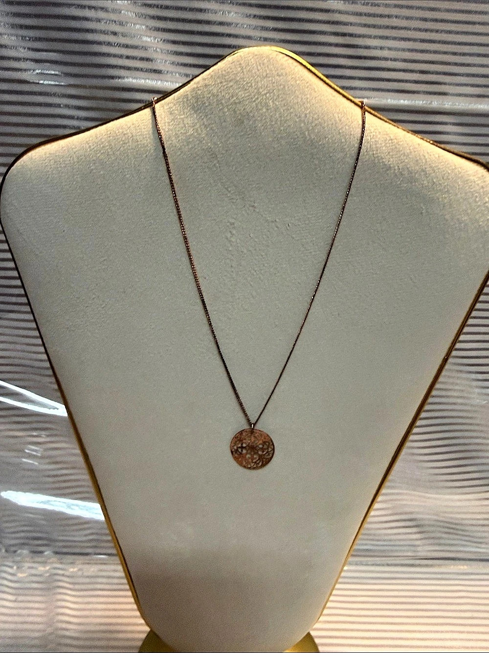 Filigree Pendant Necklace in Brown Like New
